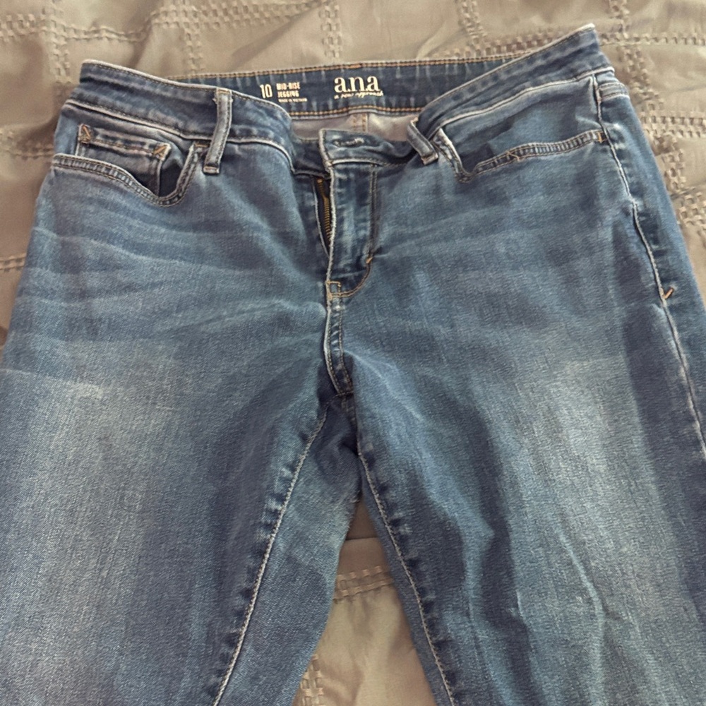 a.n.a Women's Classic Blue Skinny Jeans